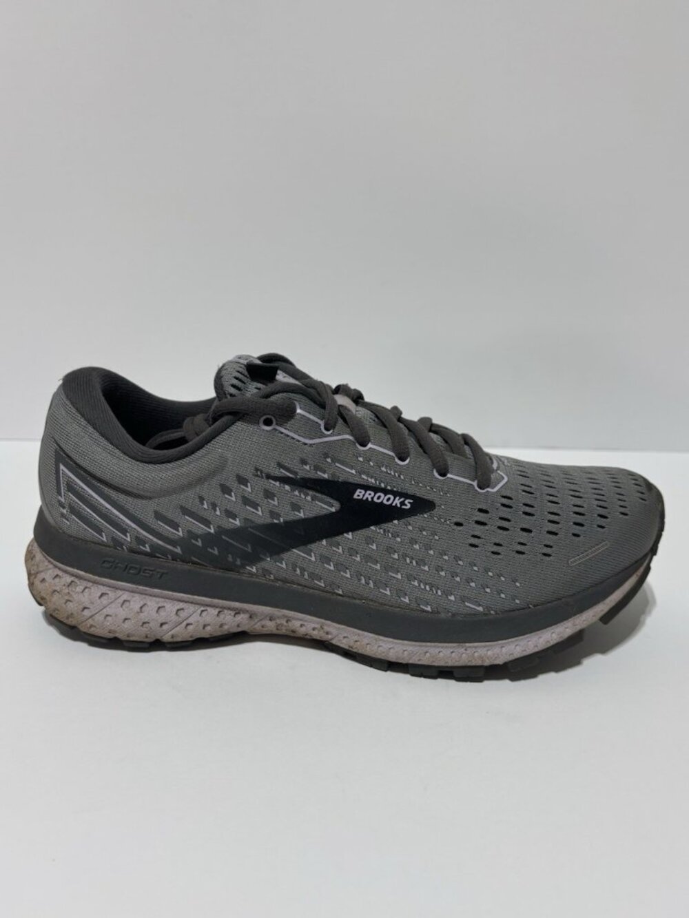 Brooks Women’s Ghost 13 Gray Running Shoes, Size 8 Wide